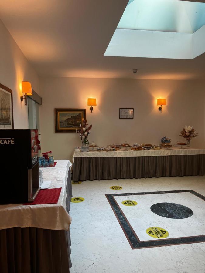 Hotel Trieste Riccione Eksteriør billede
