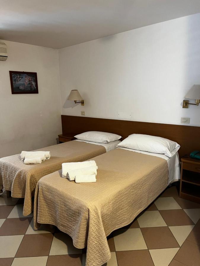 Hotel Trieste Riccione Eksteriør billede