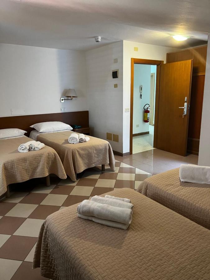 Hotel Trieste Riccione Eksteriør billede