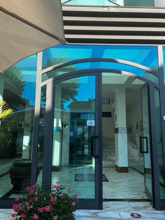 Hotel Trieste Riccione Eksteriør billede